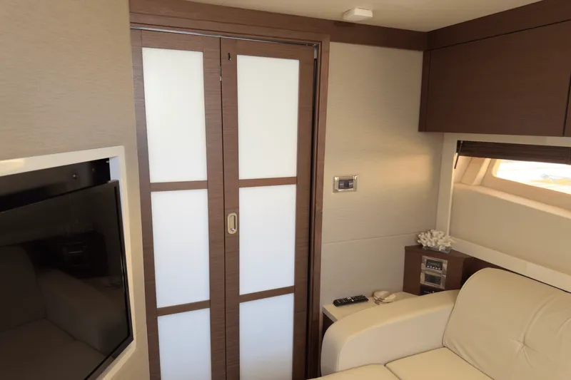 Slide: The Image of Sea Ray 410 SUNDANCER 2014 - 122