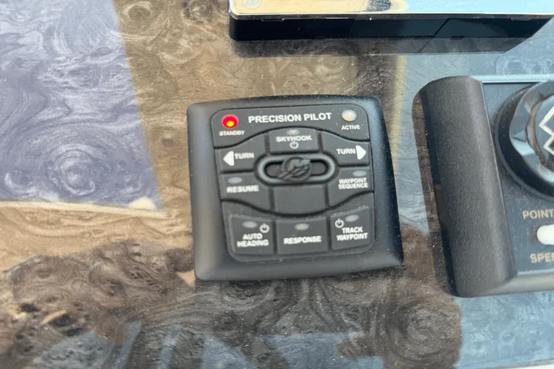 Slide: The Image of Sea Ray 410 SUNDANCER 2014 - 20