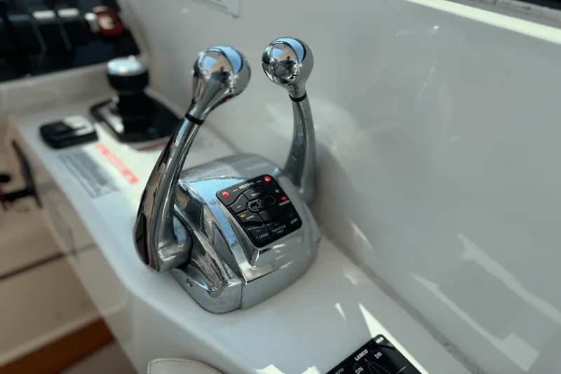 Slide: The Image of Sea Ray 410 SUNDANCER 2014 - 22