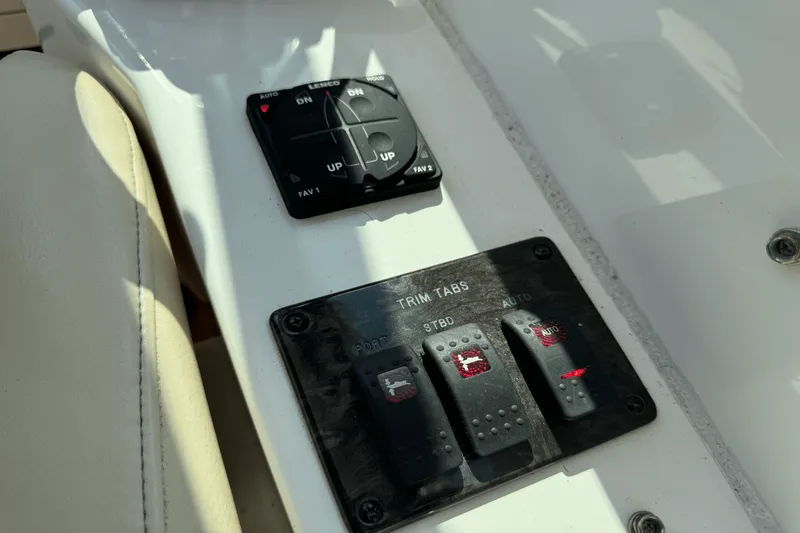 Slide: The Image of Sea Ray 410 SUNDANCER 2014 - 23