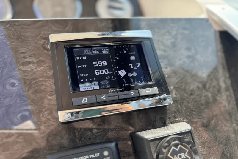 Slide: The Image of Sea Ray 410 SUNDANCER 2014 - 24