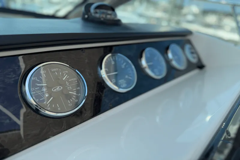 Slide: The Image of Sea Ray 410 SUNDANCER 2014 - 26