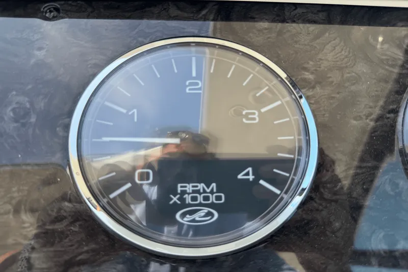 Slide: The Image of Sea Ray 410 SUNDANCER 2014 - 28