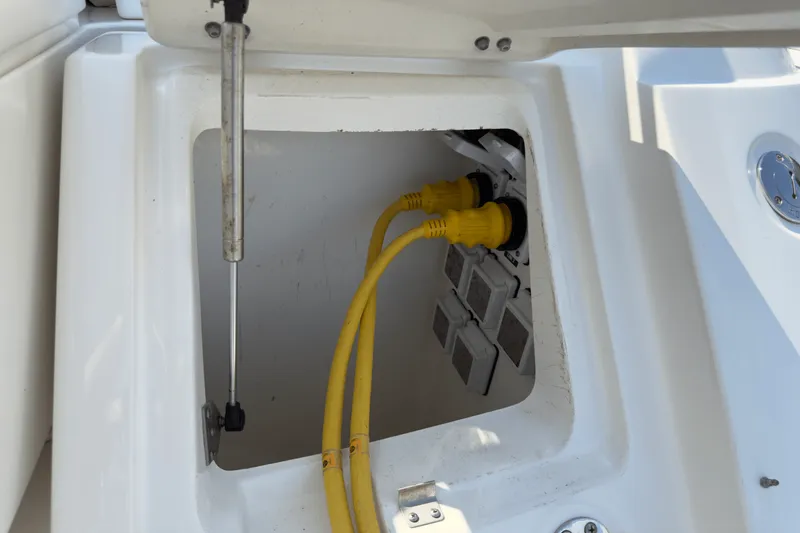 Slide: The Image of Sea Ray 410 SUNDANCER 2014 - 35