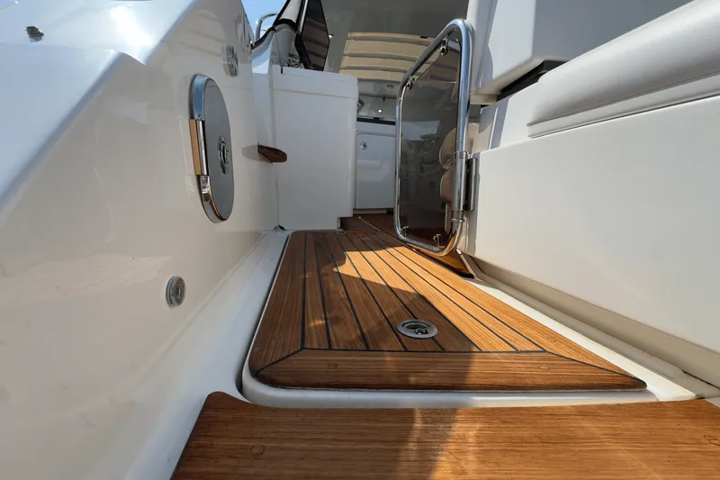Slide: The Image of Sea Ray 410 SUNDANCER 2014 - 39
