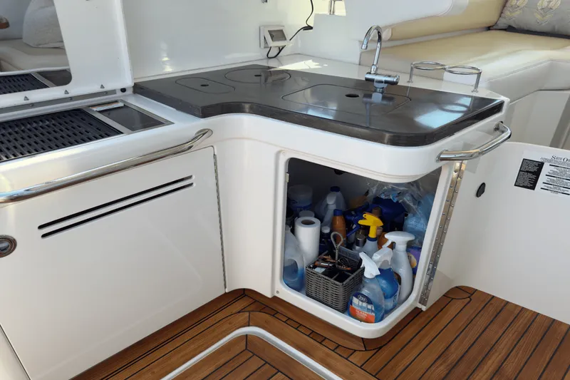 Slide: The Image of Sea Ray 410 SUNDANCER 2014 - 45