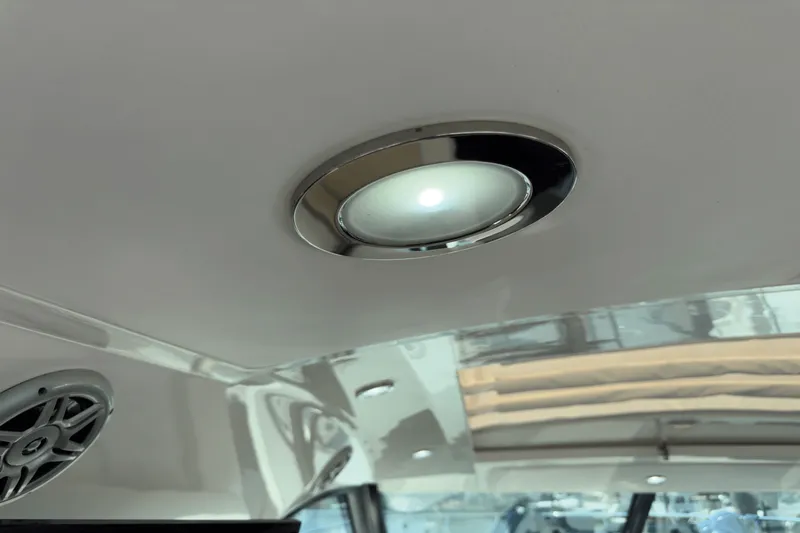 Slide: The Image of Sea Ray 410 SUNDANCER 2014 - 47