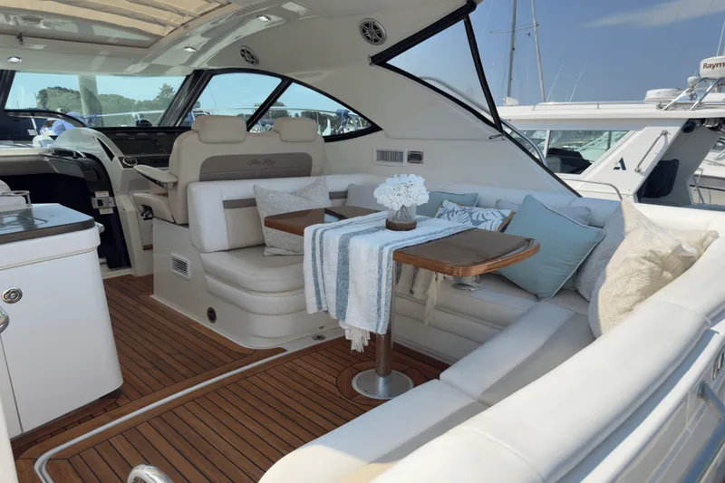 Slide: The Image of Sea Ray 410 SUNDANCER 2014 - 50