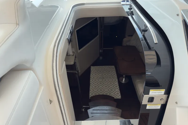 Slide: The Image of Sea Ray 410 SUNDANCER 2014 - 62