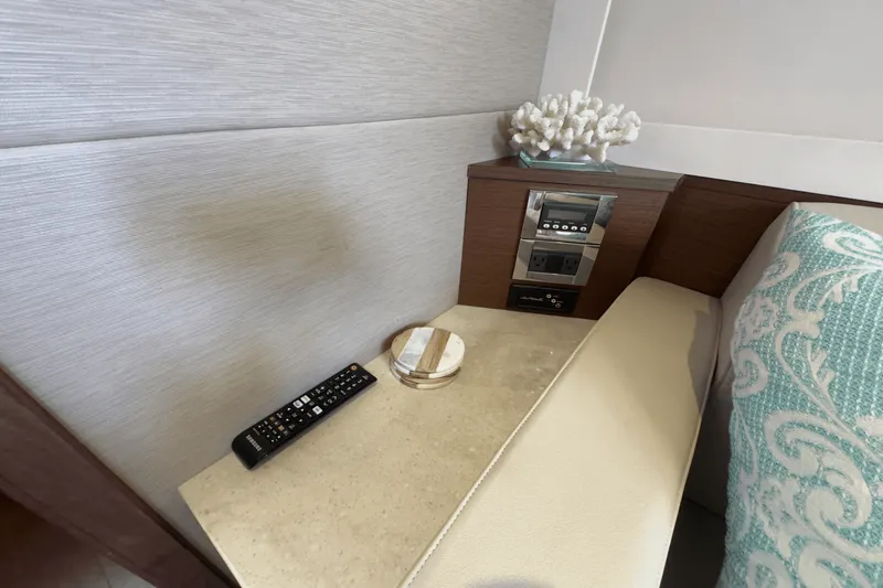 Slide: The Image of Sea Ray 410 SUNDANCER 2014 - 67