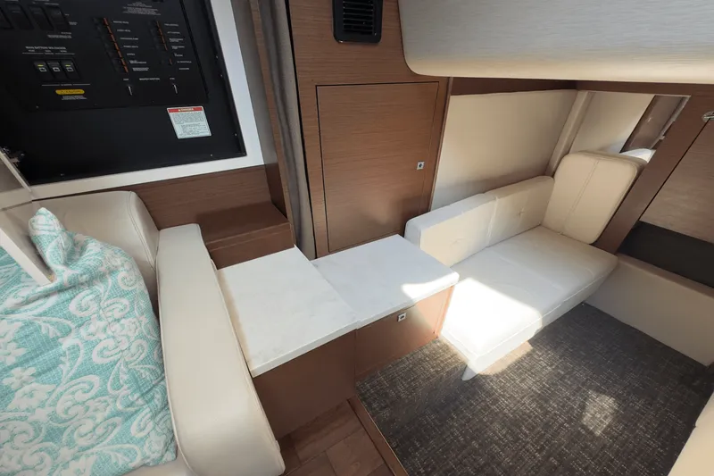 Slide: The Image of Sea Ray 410 SUNDANCER 2014 - 70