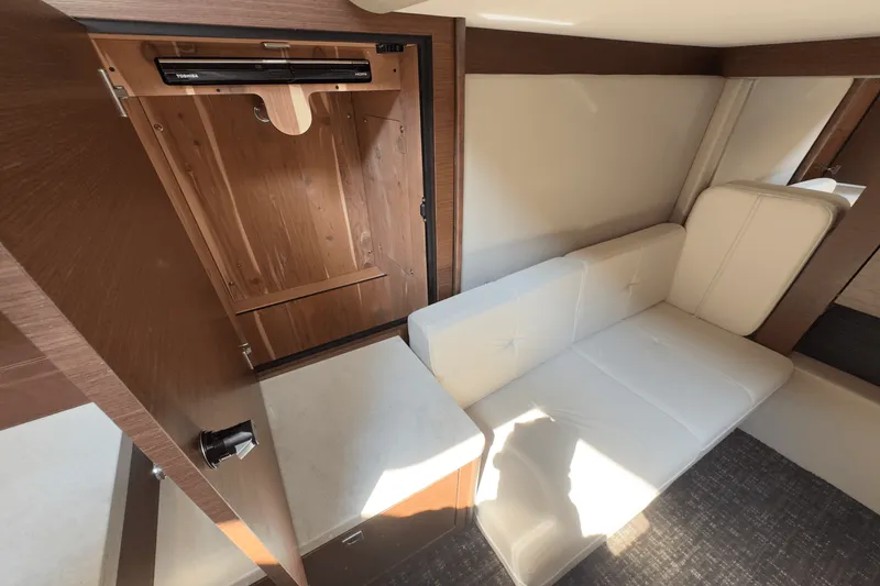 Slide: The Image of Sea Ray 410 SUNDANCER 2014 - 71