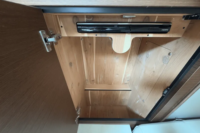 Slide: The Image of Sea Ray 410 SUNDANCER 2014 - 72