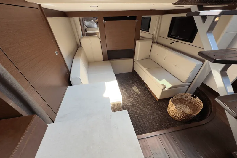 Slide: The Image of Sea Ray 410 SUNDANCER 2014 - 74
