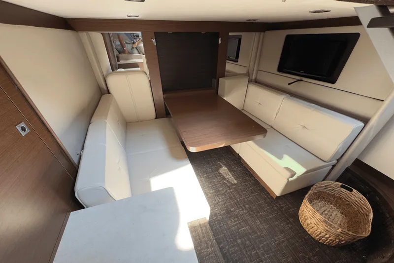 Slide: The Image of Sea Ray 410 SUNDANCER 2014 - 75