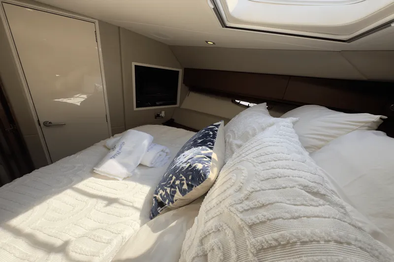 Slide: The Image of Sea Ray 410 SUNDANCER 2014 - 78