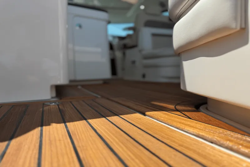 Slide: The Image of Sea Ray 410 SUNDANCER 2014 - 85
