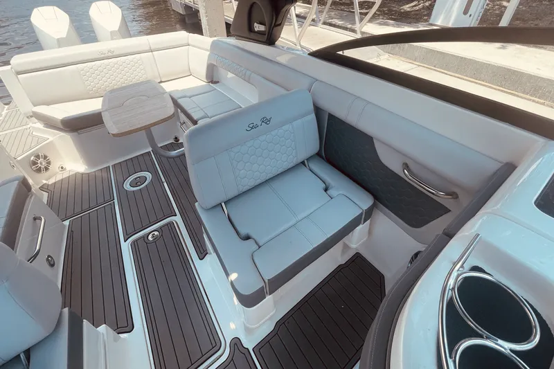 Slide: The Image of Sea Ray 290 SDX OUTBOARD 2024 - 22