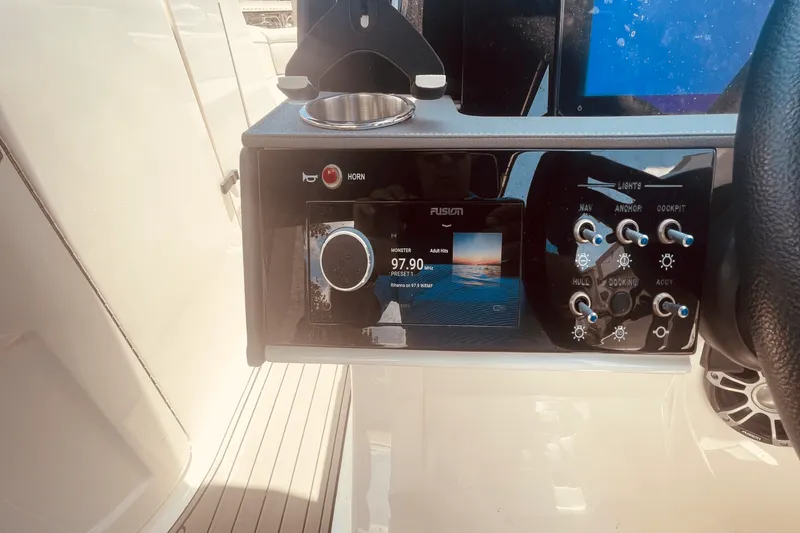 Slide: The Image of Sea Ray 290 SDX OUTBOARD 2024 - 25