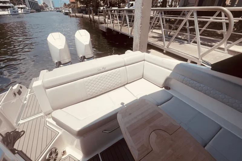 Slide: The Image of Sea Ray 290 SDX OUTBOARD 2024 - 38