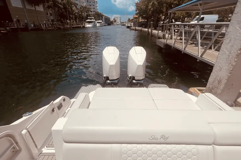 Slide: The Image of Sea Ray 290 SDX OUTBOARD 2024 - 39