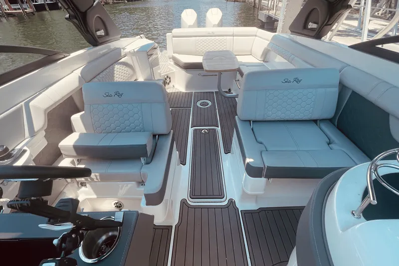 Slide: The Image of Sea Ray 290 SDX OUTBOARD 2024 - 42