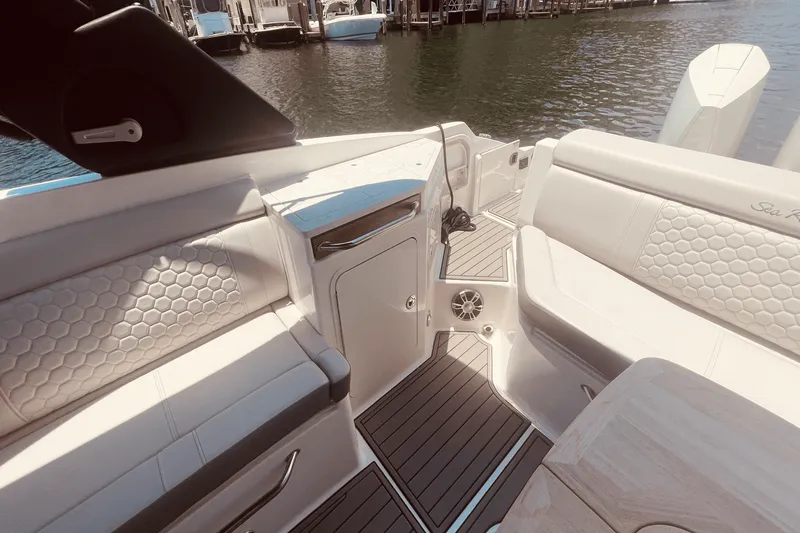 Slide: The Image of Sea Ray 290 SDX OUTBOARD 2024 - 43