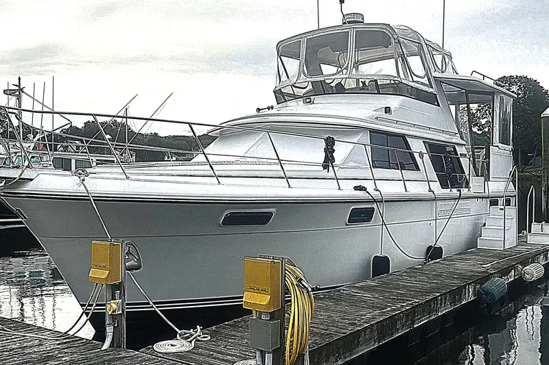 The Image of Carver Yachts 42 Aft Cabin Motor Yacht 1989 - undefined