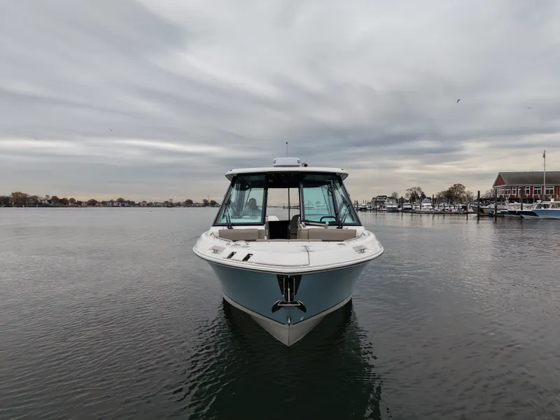 Slide: The Image of Boston Whaler 330 Vantage 2026 - 12