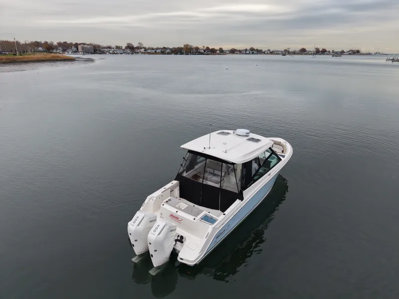 Slide: The Image of Boston Whaler 330 Vantage 2026 - 13