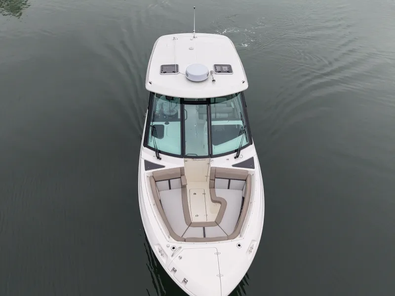 Slide: The Image of Boston Whaler 330 Vantage 2026 - 16
