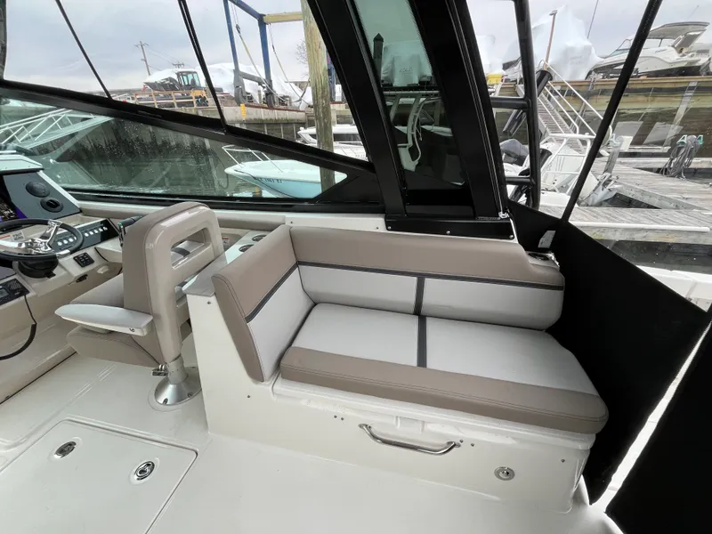 Slide: The Image of Boston Whaler 330 Vantage 2026 - 23