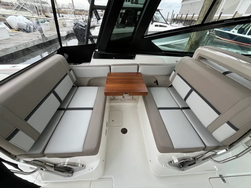 Slide: The Image of Boston Whaler 330 Vantage 2026 - 25