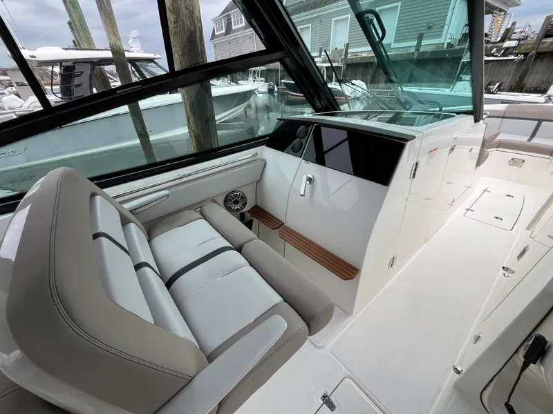 Slide: The Image of Boston Whaler 330 Vantage 2026 - 28