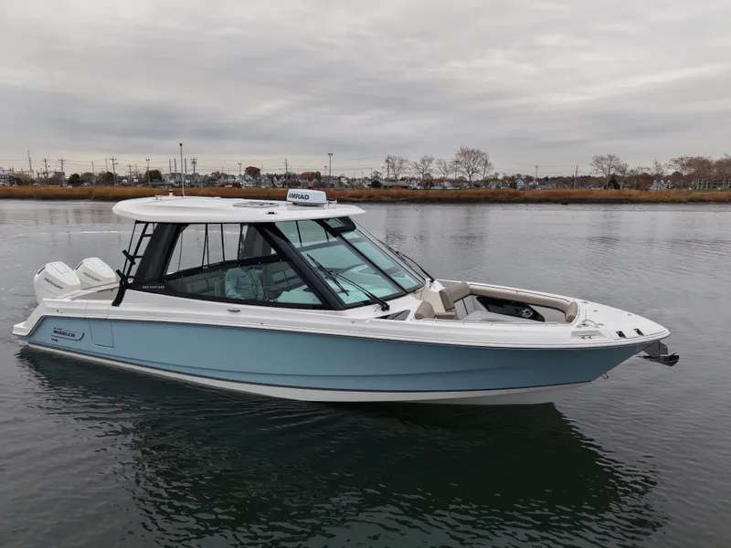 Slide: The Image of Boston Whaler 330 Vantage 2026 - 3