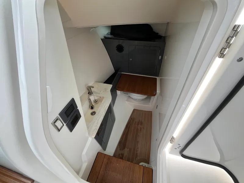 Slide: The Image of Boston Whaler 330 Vantage 2026 - 30