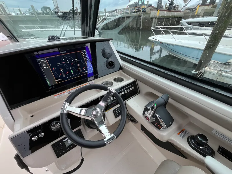 Slide: The Image of Boston Whaler 330 Vantage 2026 - 33