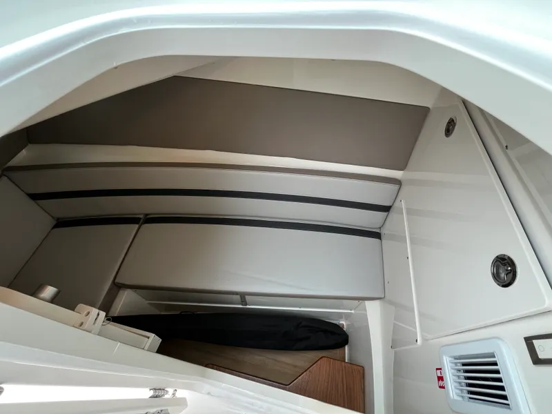 Slide: The Image of Boston Whaler 330 Vantage 2026 - 36