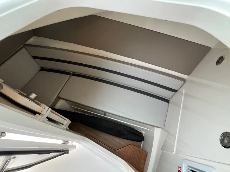 Slide: The Image of Boston Whaler 330 Vantage 2026 - 37