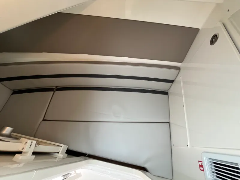 Slide: The Image of Boston Whaler 330 Vantage 2026 - 38