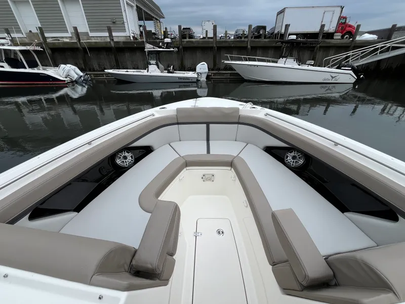 Slide: The Image of Boston Whaler 330 Vantage 2026 - 41