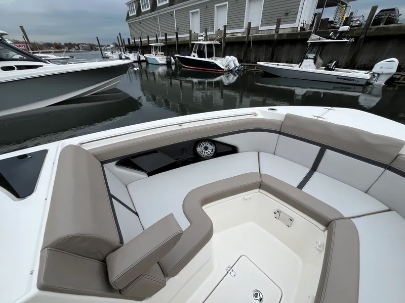 Slide: The Image of Boston Whaler 330 Vantage 2026 - 42