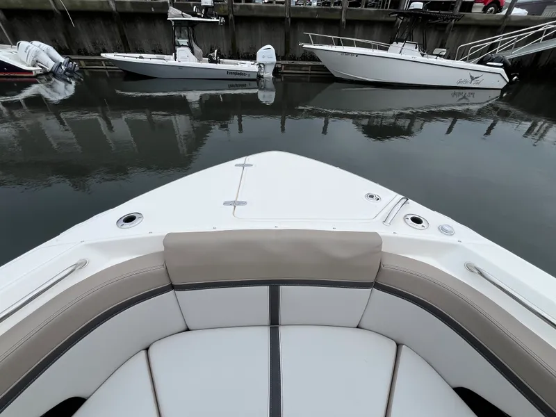 Slide: The Image of Boston Whaler 330 Vantage 2026 - 44