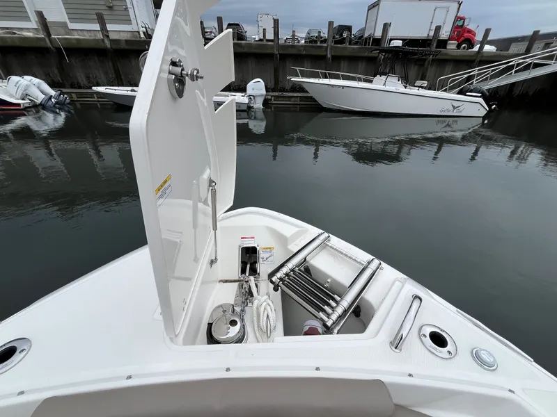 Slide: The Image of Boston Whaler 330 Vantage 2026 - 45