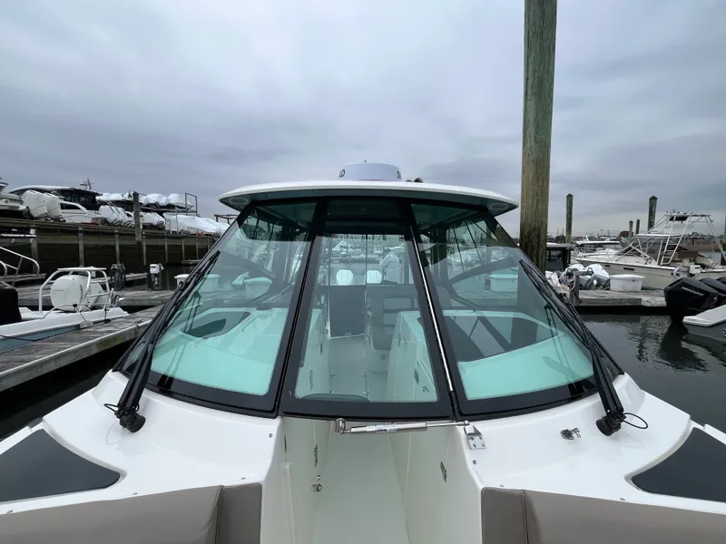 Slide: The Image of Boston Whaler 330 Vantage 2026 - 48