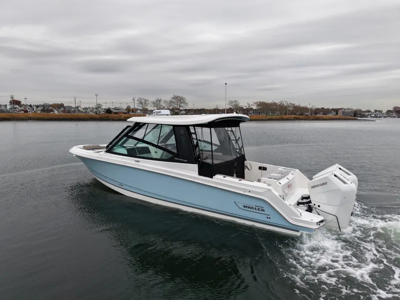 Slide: The Image of Boston Whaler 330 Vantage 2026 - 51