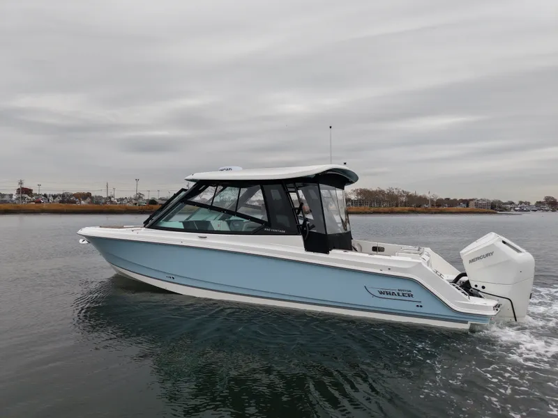 Slide: The Image of Boston Whaler 330 Vantage 2026 - 52