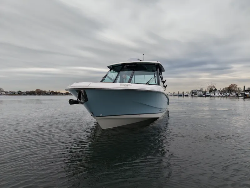 Slide: The Image of Boston Whaler 330 Vantage 2026 - 58