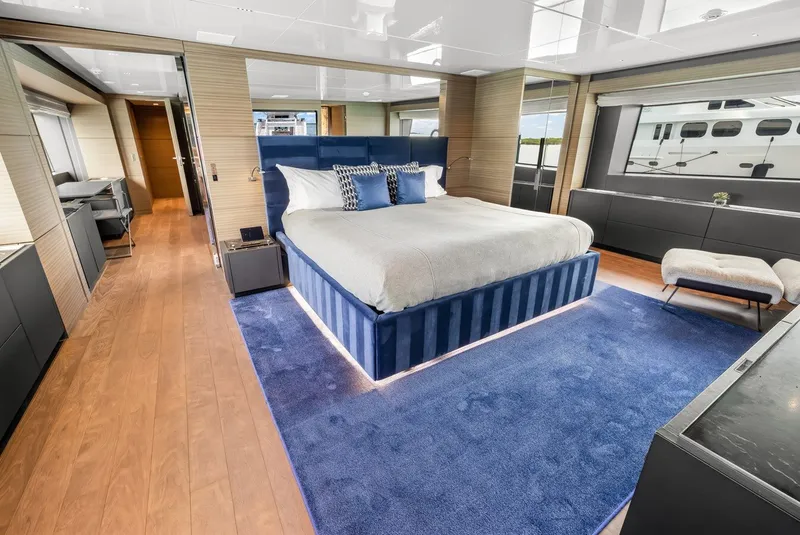 Slide: The Image of CUSTOM LINE NAVETTA 42 2023 - 23