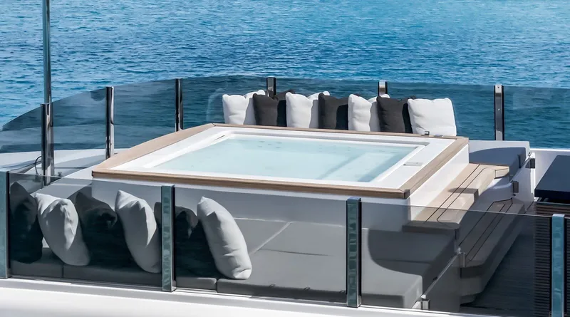 Slide: The Image of CUSTOM LINE NAVETTA 42 2023 - 44